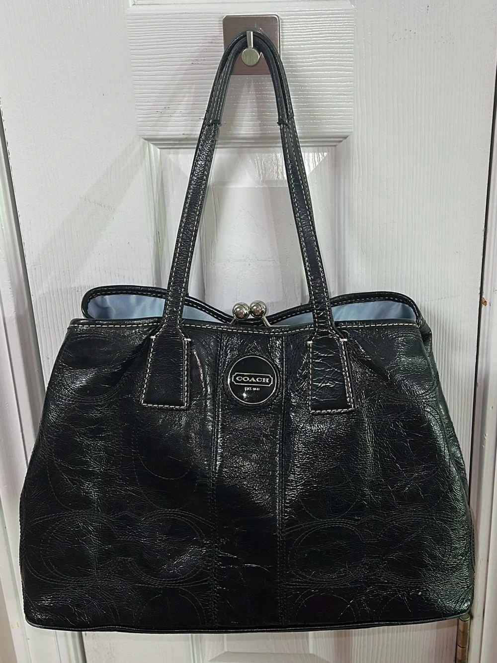 COACH Black Patent Leather F15658 purse/handbag. (Bags22)